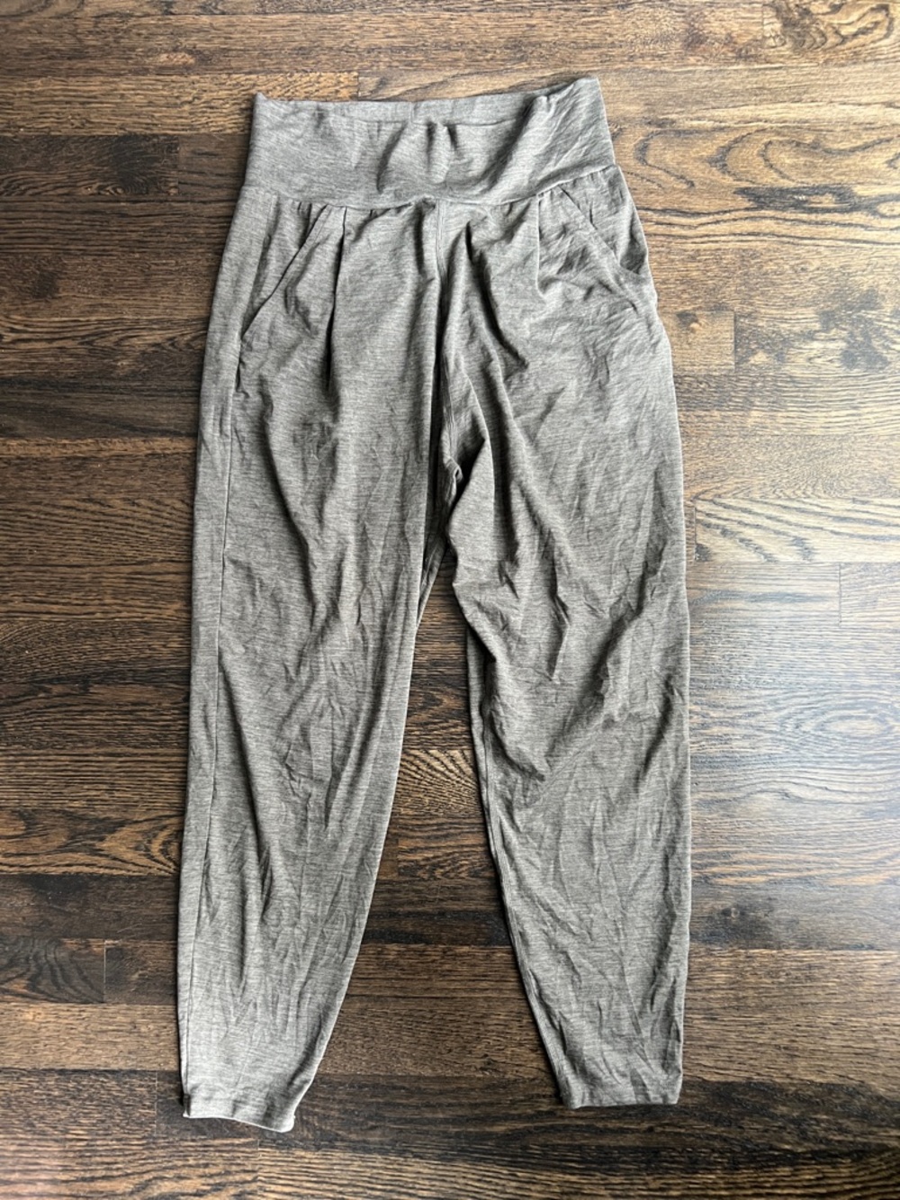 Vuori Lux Harem Pant, Jogger Pants, olive green, army green, high rise, S